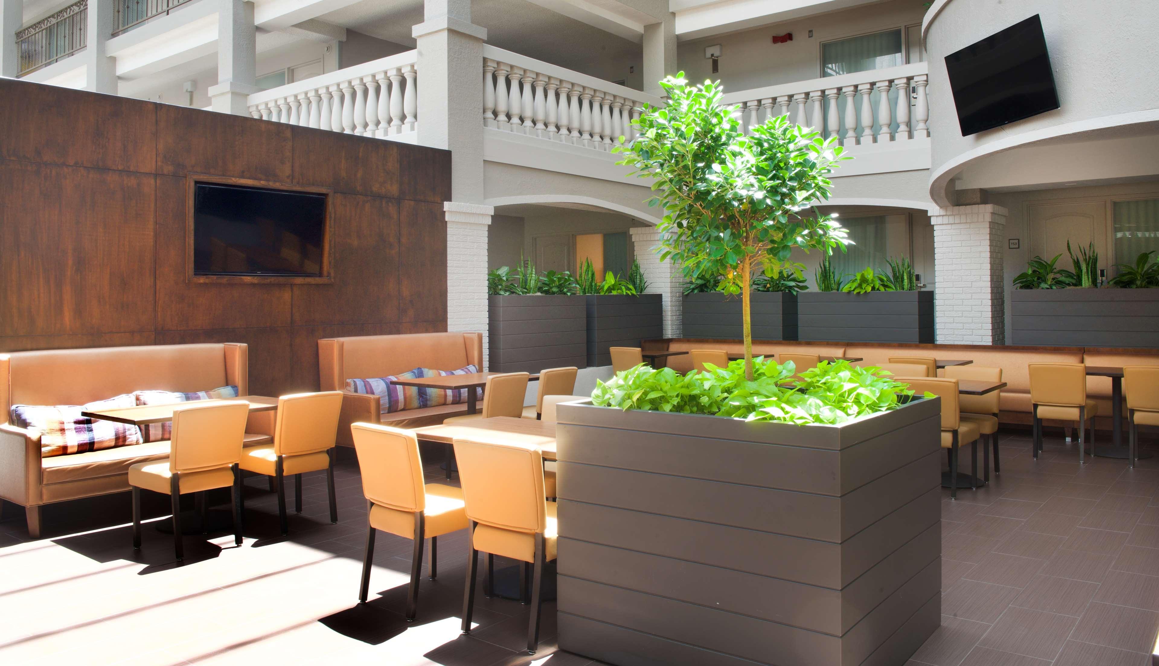 Embassy Suites By Hilton Colorado Springs Exteriér fotografie