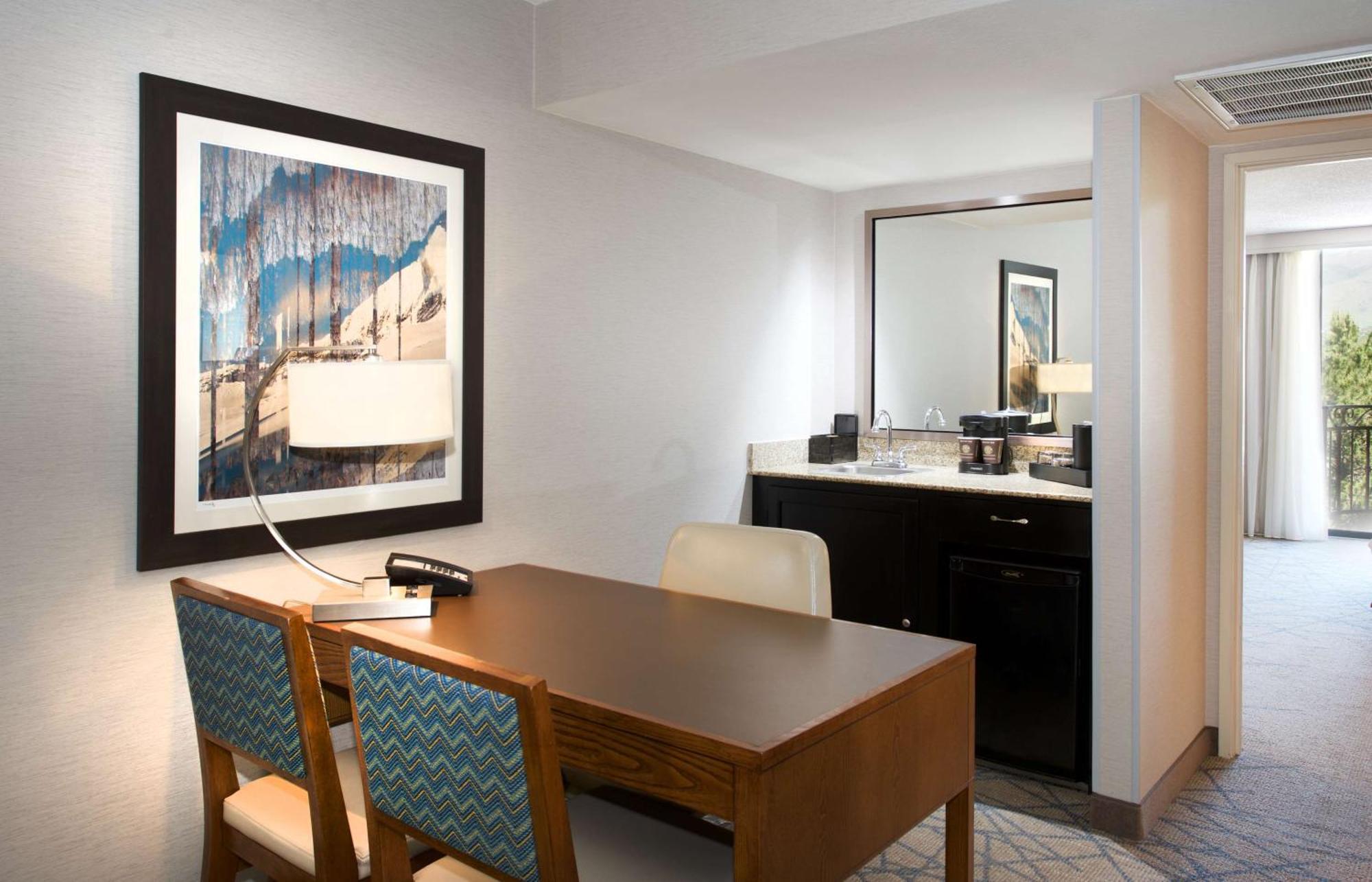 Embassy Suites By Hilton Colorado Springs Exteriér fotografie