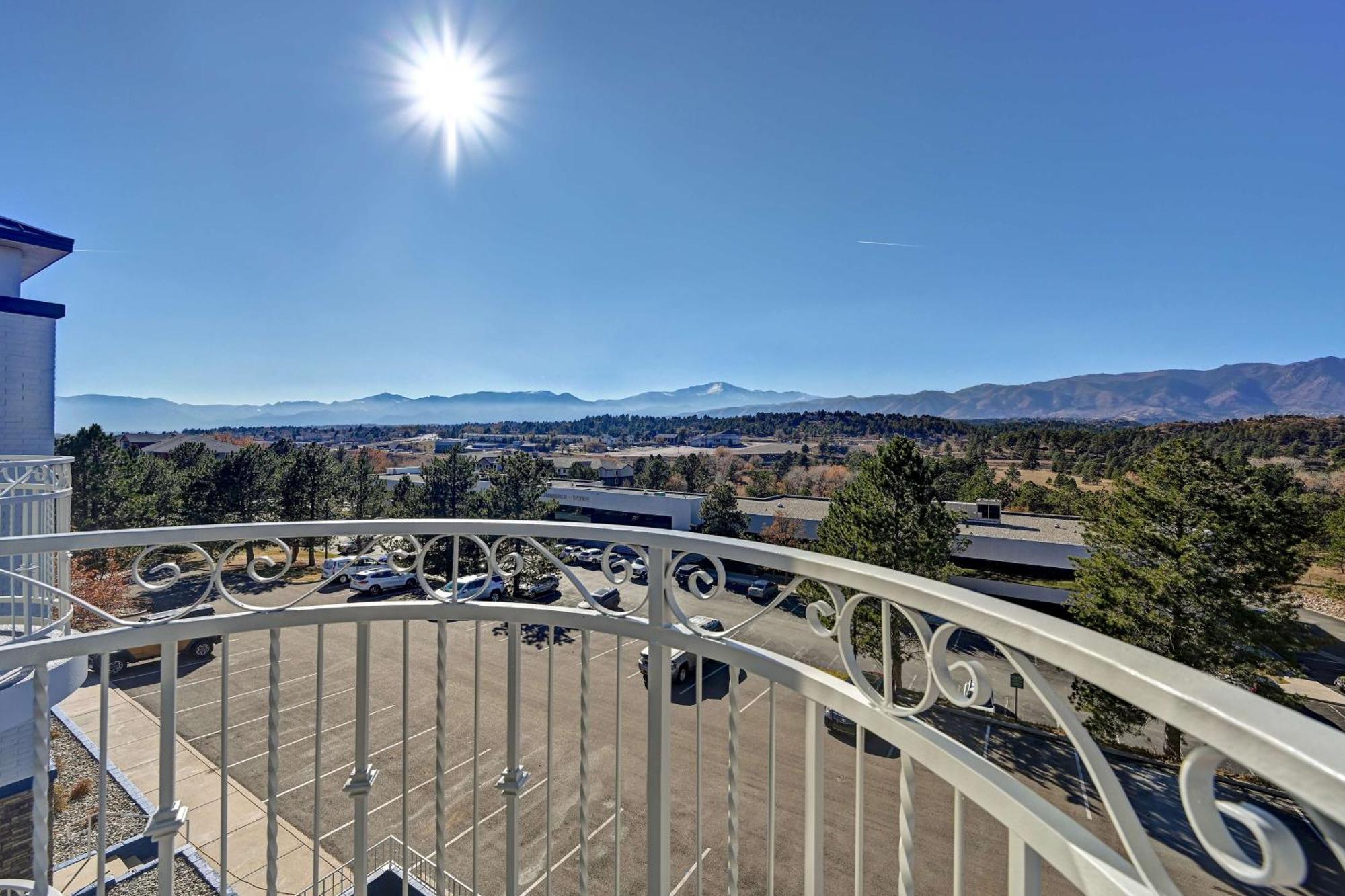Embassy Suites By Hilton Colorado Springs Exteriér fotografie