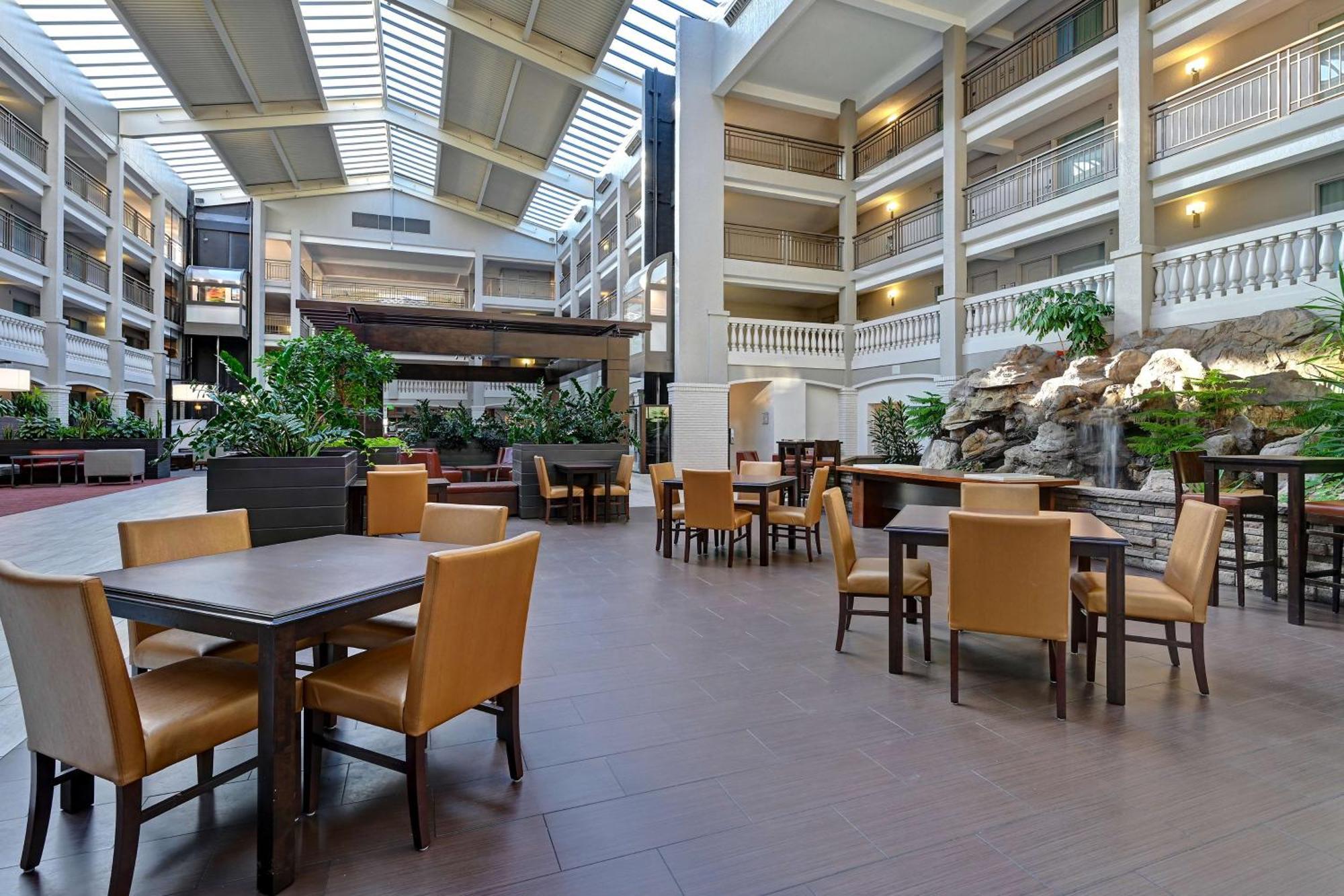 Embassy Suites By Hilton Colorado Springs Exteriér fotografie